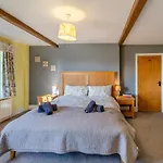 5 Bed In Oc-e30404 Holiday home *