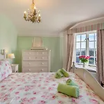 Holiday home 5 Bed In Oc-e30404