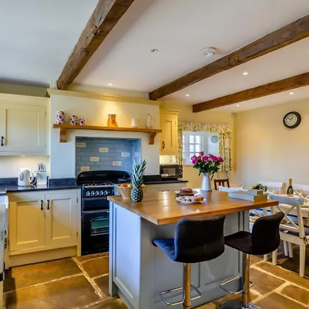 5 Bed In Oc-e30404 Holiday home *