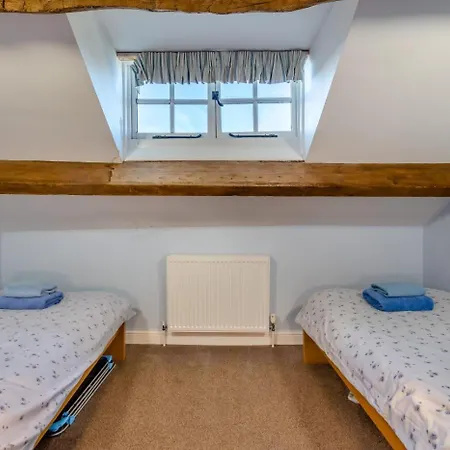 5 Bed In Oc-e30404 Дом отдыха *